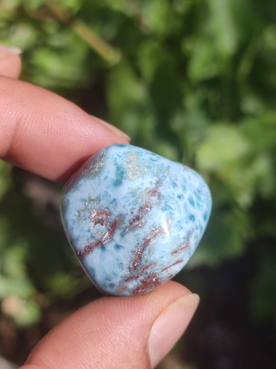 Larimar A - ungebohrt - Handschmeichler Dekostein blau Natur Kristall HIPPIE GOA Boho Ethno Nature Heilstein Sammler Mineral Geschenk Meer - Art of Nature Berlin