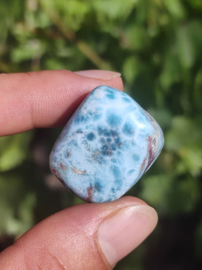 Larimar A - ungebohrt - Handschmeichler Dekostein blau Natur Kristall HIPPIE GOA Boho Ethno Nature Heilstein Sammler Mineral Geschenk Meer - Art of Nature Berlin