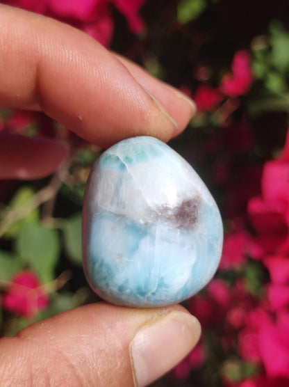 Larimar A - ungebohrt - Handschmeichler Dekostein blau Natur Kristall HIPPIE GOA Boho Ethno Nature Heilstein Sammler Mineral Geschenk Meer - Art of Nature Berlin