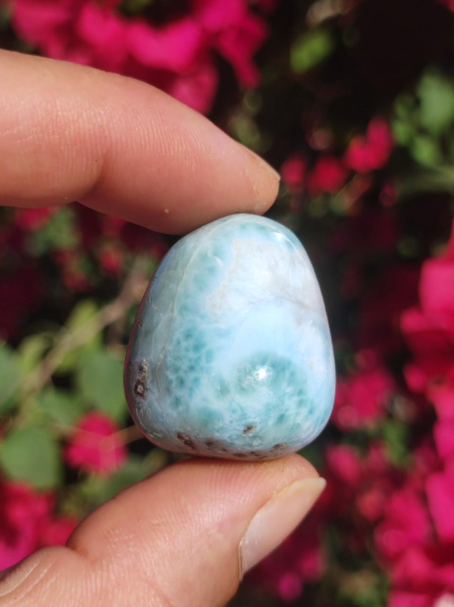 Larimar A - ungebohrt - Handschmeichler Dekostein blau Natur Kristall HIPPIE GOA Boho Ethno Nature Heilstein Sammler Mineral Geschenk Meer - Art of Nature Berlin