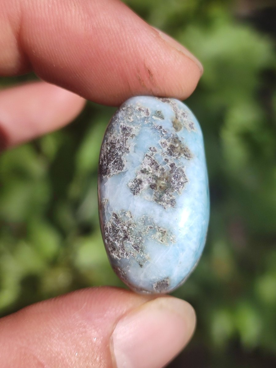 Larimar A - ungebohrt - Handschmeichler Dekostein blau Natur Kristall HIPPIE GOA Boho Ethno Nature Heilstein Sammler Mineral Geschenk Meer - Art of Nature Berlin