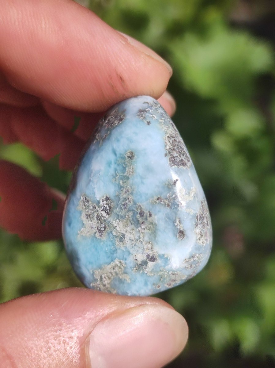 Larimar A - ungebohrt - Handschmeichler Dekostein blau Natur Kristall HIPPIE GOA Boho Ethno Nature Heilstein Sammler Mineral Geschenk Meer - Art of Nature Berlin