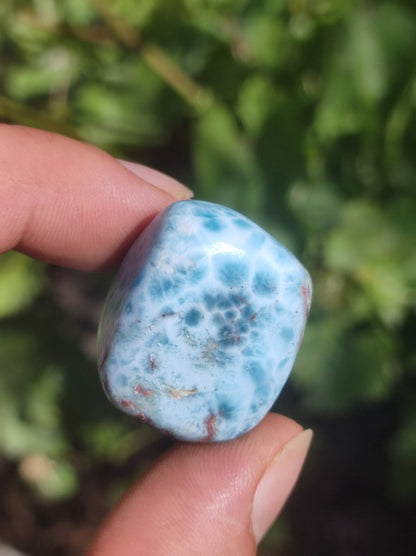 Larimar A - ungebohrt - Handschmeichler Dekostein blau Natur Kristall HIPPIE GOA Boho Ethno Nature Heilstein Sammler Mineral Geschenk Meer - Art of Nature Berlin