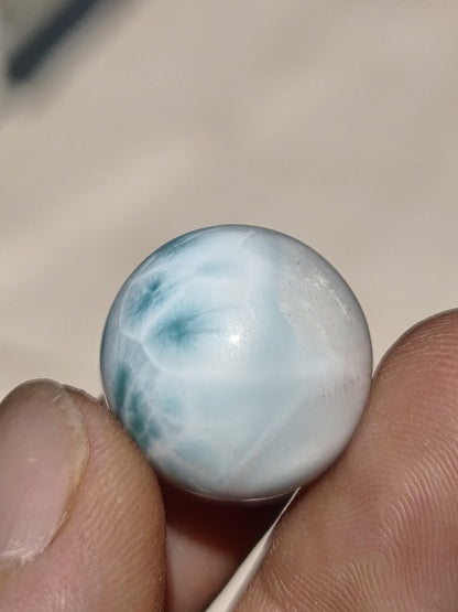 Larimar AAA - Edelstein Kugel blau Deko Sphere Kristall Geschenk blau Natur Heilstein Natur Sammler Mineral Geschenk Meer Himmel - Art of Nature Berlin