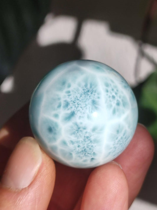Larimar AAA *Fraktal* Edelstein Kugel blau Deko Sphere Kristall Geschenk blau Natur Heilstein Natur Sammler Mineral Geschenk Meer Himmel - Art of Nature Berlin