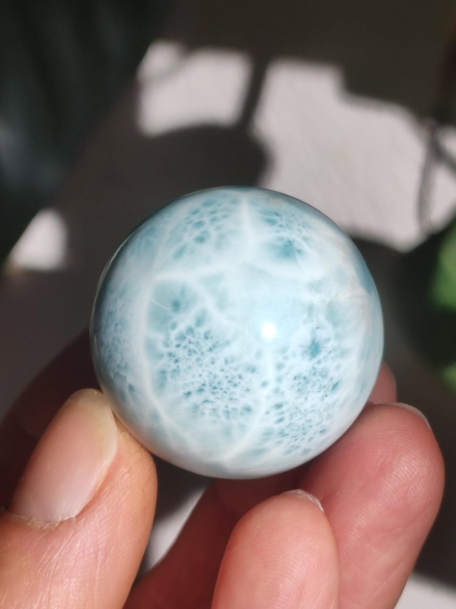 Larimar AAA *Fraktal* Edelstein Kugel blau Deko Sphere Kristall Geschenk blau Natur Heilstein Natur Sammler Mineral Geschenk Meer Himmel - Art of Nature Berlin