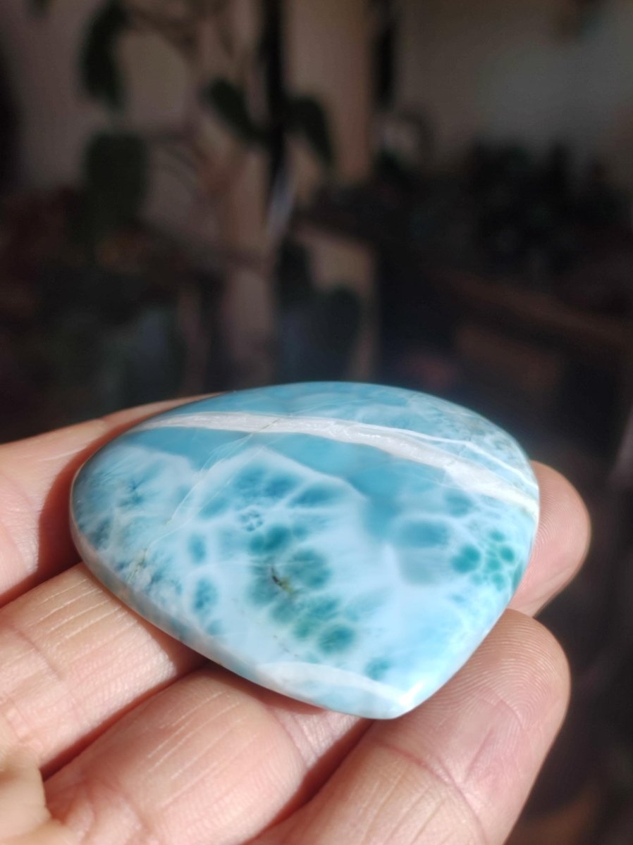 Larimar Deko Cabochon ungebohrt Handschmeichler Dekostein blau Natur Kristall Nature Heilstein Kristall Sammler Energie Mineral Geschenk - Art of Nature Berlin