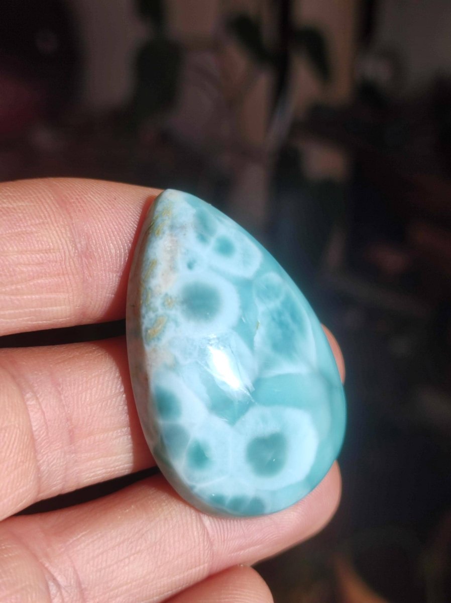 Larimar Deko Cabochon ungebohrt Handschmeichler Dekostein blau Natur Kristall Nature Heilstein Kristall Sammler Energie Mineral Geschenk - Art of Nature Berlin