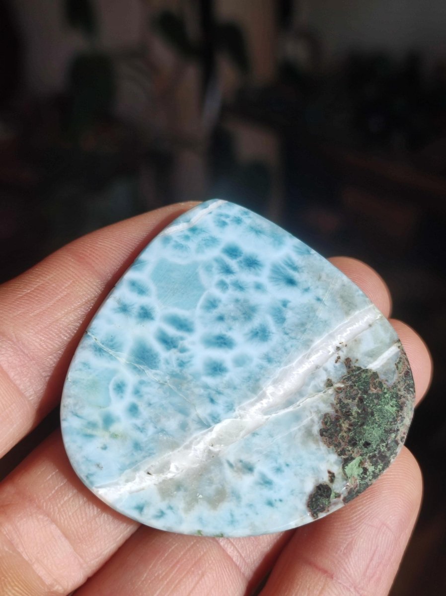 Larimar Deko Cabochon ungebohrt Handschmeichler Dekostein blau Natur Kristall Nature Heilstein Kristall Sammler Energie Mineral Geschenk - Art of Nature Berlin