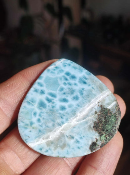Larimar Deko Cabochon ungebohrt Handschmeichler Dekostein blau Natur Kristall Nature Heilstein Kristall Sammler Energie Mineral Geschenk - Art of Nature Berlin