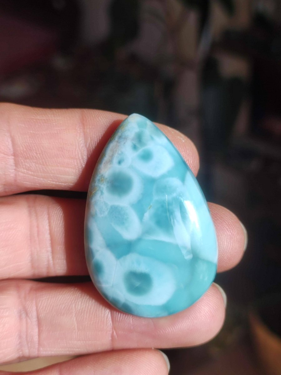 Larimar Deko Cabochon ungebohrt Handschmeichler Dekostein blau Natur Kristall Nature Heilstein Kristall Sammler Energie Mineral Geschenk - Art of Nature Berlin