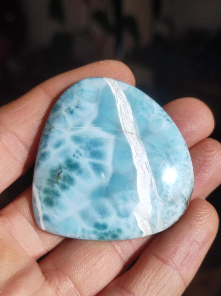Larimar Deko Cabochon ungebohrt Handschmeichler Dekostein blau Natur Kristall Nature Heilstein Kristall Sammler Energie Mineral Geschenk - Art of Nature Berlin