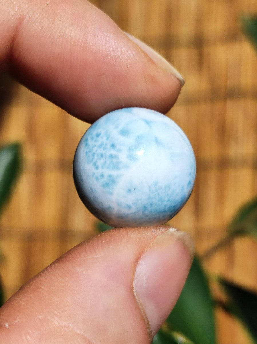 Larimar ~ Edelstein Kugel blau Deko Sphere Kristall HIPPIE GOA Boho Ethno Nature Heilstein Natur Sammler Mineral Geschenk Meer Himmel - Art of Nature Berlin