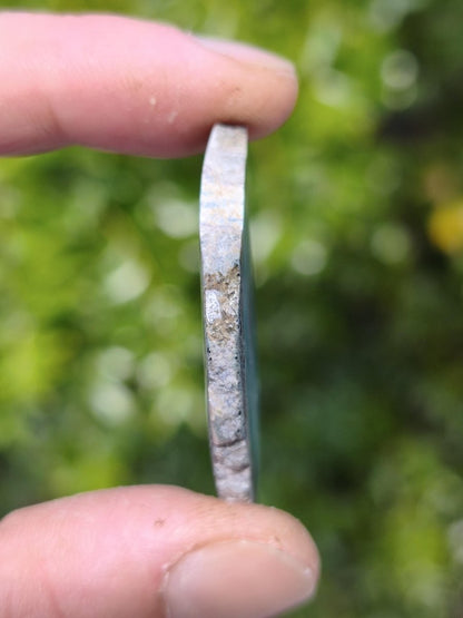 Larimar Scheibe / Anschliff – Himmelblau mit weißer Wolkenzeichnung Stufe Heilstein Unikat Sammler Deko Kristall Mineralien Unikat Pektolith - Art of Nature Berlin