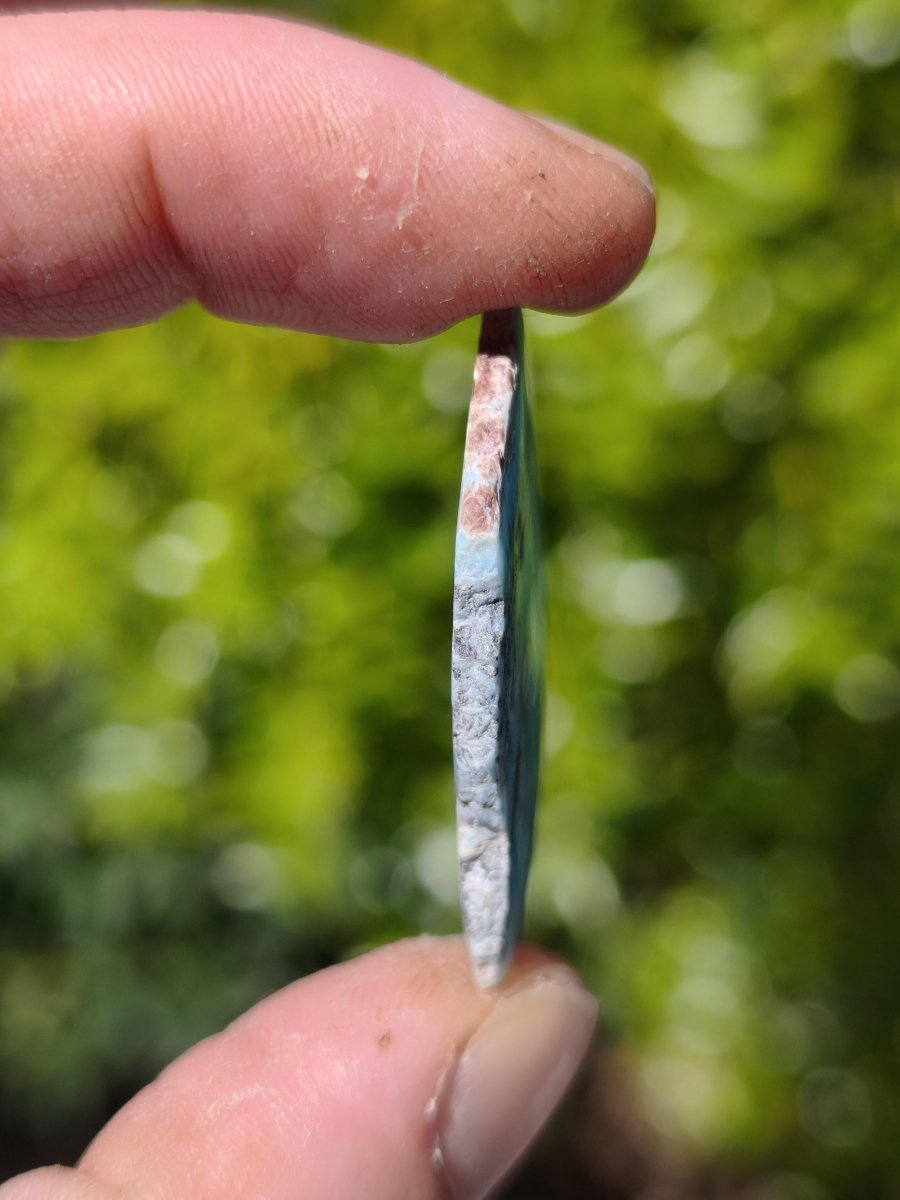 Larimar Scheibe / Anschliff – Himmelblau mit weißer Wolkenzeichnung Stufe Heilstein Unikat Sammler Deko Kristall Mineralien Unikat Pektolith - Art of Nature Berlin