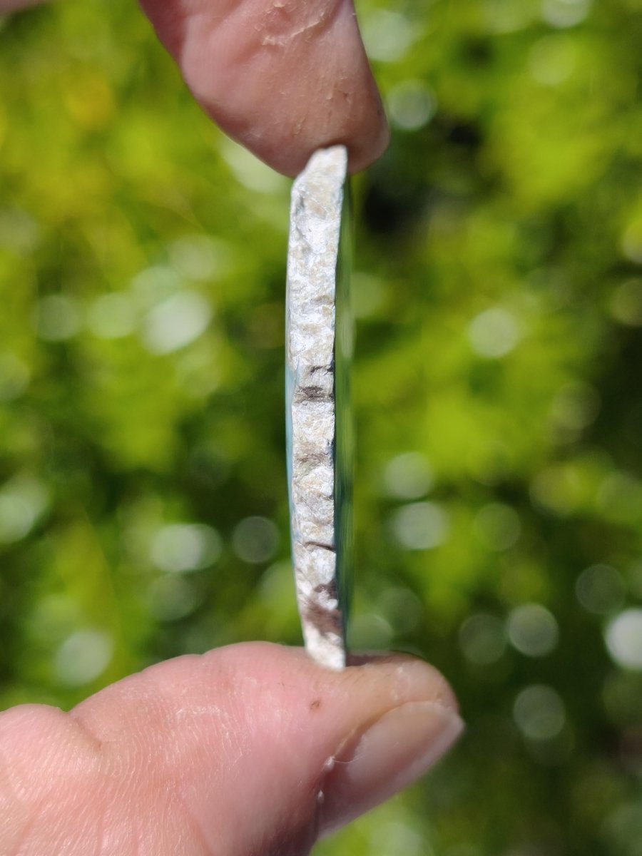 Larimar Scheibe / Anschliff – Himmelblau mit weißer Wolkenzeichnung Stufe Heilstein Unikat Sammler Deko Kristall Mineralien Unikat Pektolith - Art of Nature Berlin