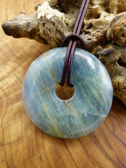 Lemurian Aquatine / Onyx blau / Aragonit Calcit 40mm ~ Edelstein Kette HIPPIE GOA Boho Tibet Ethno Nature Donut Schutzsymbol Heilstein Meer - Art of Nature Berlin