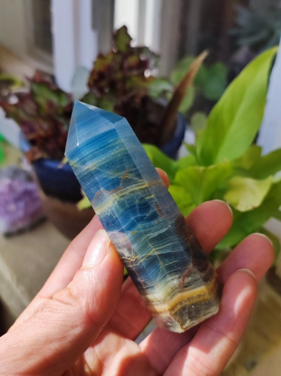 Lemurian Aquatine / Onyx Blau (Aragonit Calcit) ~ Kristall Point Spitze Turm Obelisk ~ Magische Edelstein Deko Massagestab HIPPIE Heilstein - Art of Nature Berlin