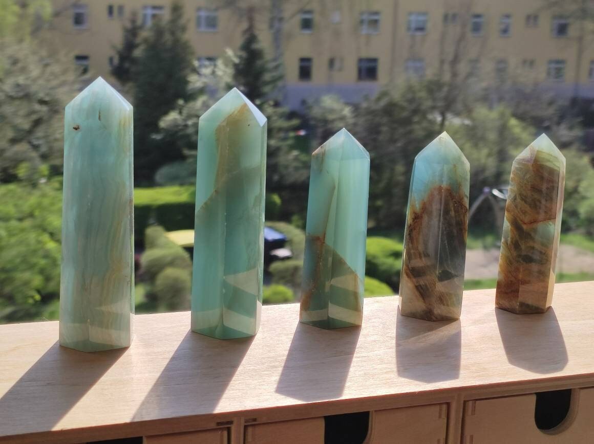 Lemurian Aquatine / Onyx Blau (Aragonit Calcit) ~ Kristall Point Spitze Turm Obelisk ~ Magische Edelstein Deko Massagestab HIPPIE Heilstein - Art of Nature Berlin