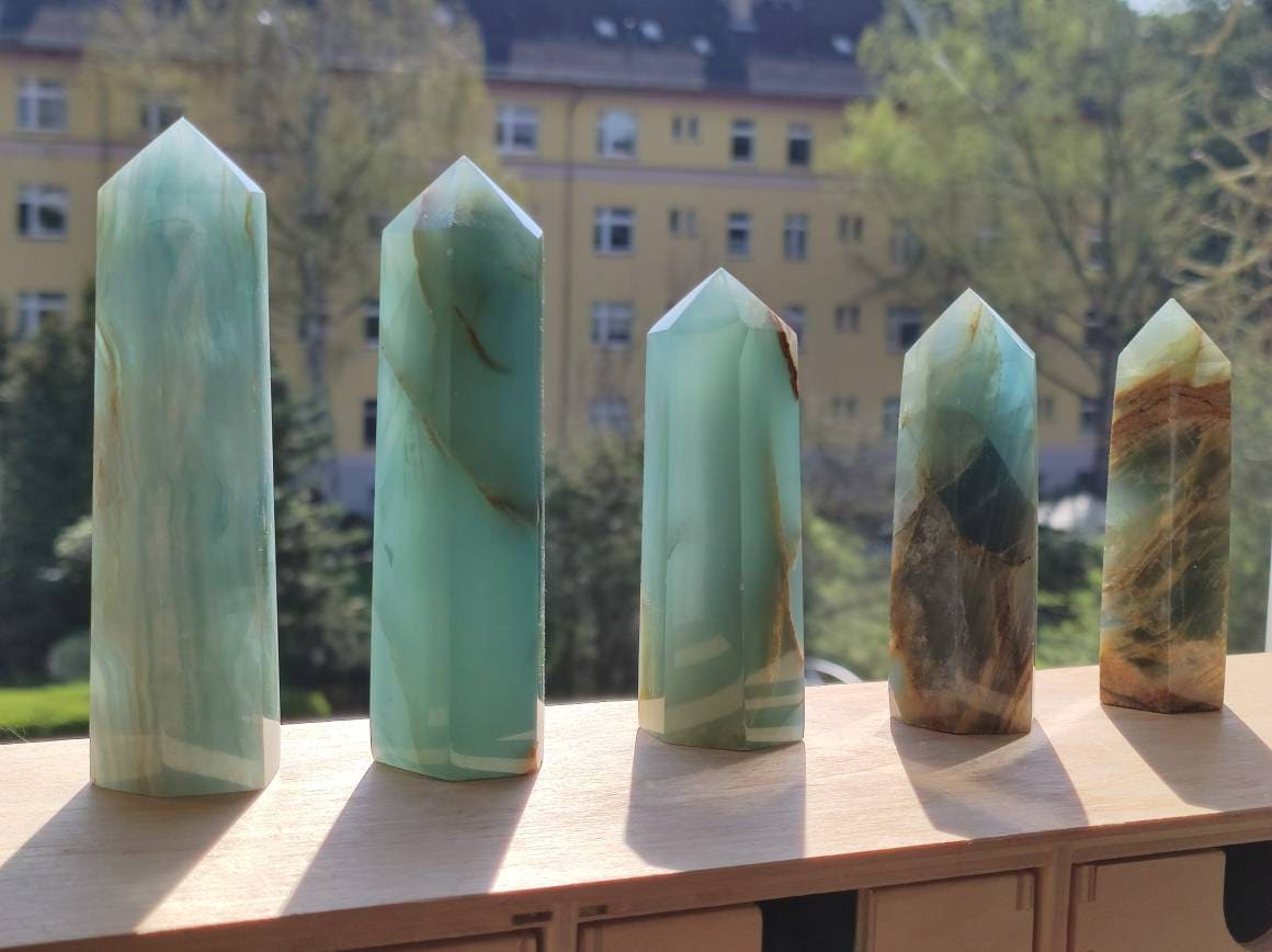 Lemurian Aquatine / Onyx Blau (Aragonit Calcit) ~ Kristall Point Spitze Turm Obelisk ~ Magische Edelstein Deko Massagestab HIPPIE Heilstein - Art of Nature Berlin