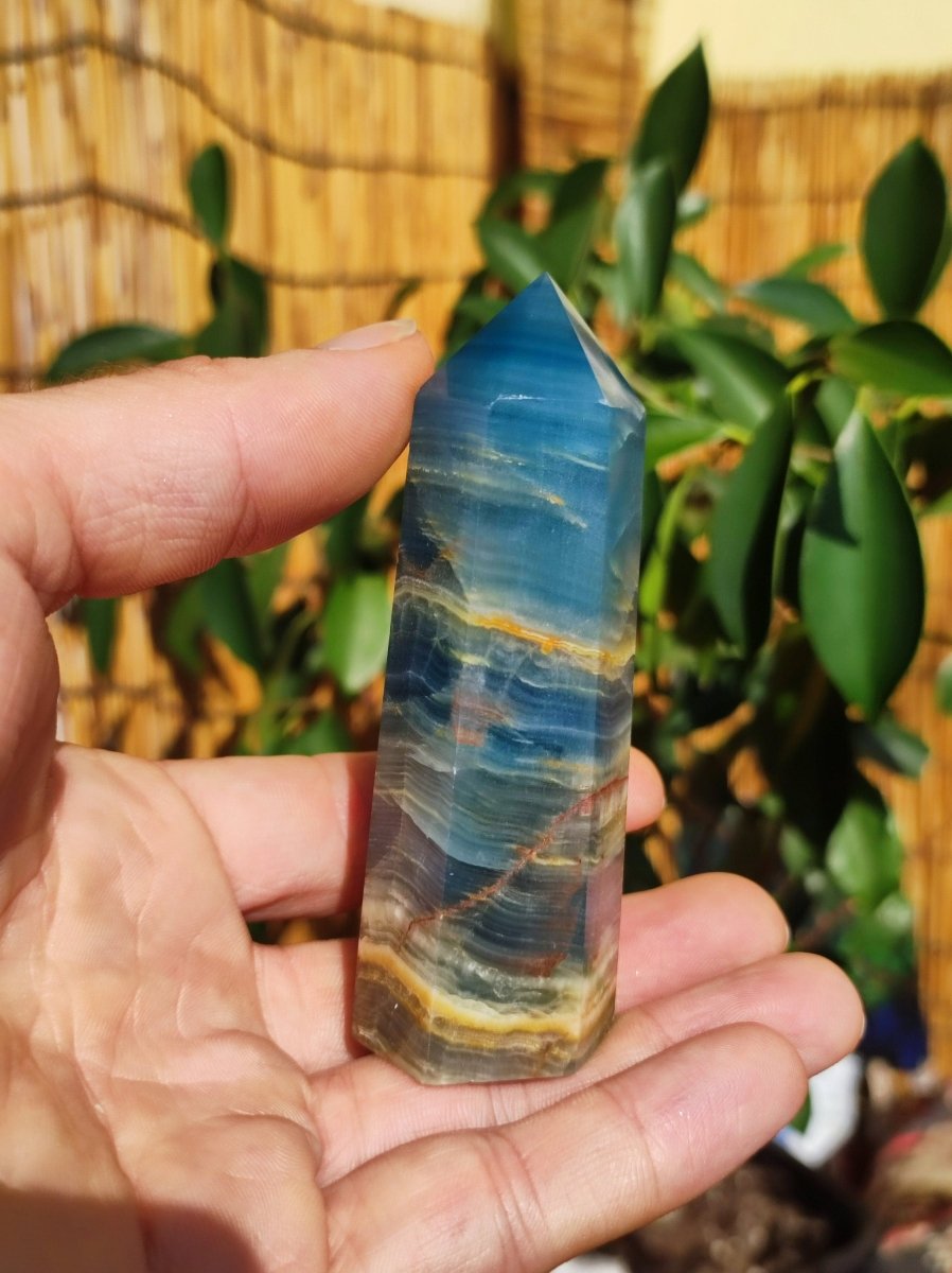 Lemurian Aquatine / Onyx Blau (Aragonit Calcit) ~ Kristall Point Spitze Turm Obelisk ~ Magische Edelstein Deko Massagestab HIPPIE Heilstein - Art of Nature Berlin