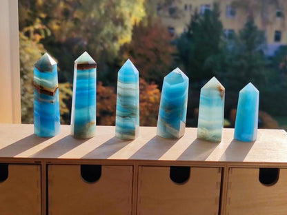 Lemurian Aquatine / Onyx Blau (Aragonit Calcit) ~ Kristall Point Spitze Turm Obelisk ~ Magische Edelstein Deko Massagestab HIPPIE Heilstein - Art of Nature Berlin