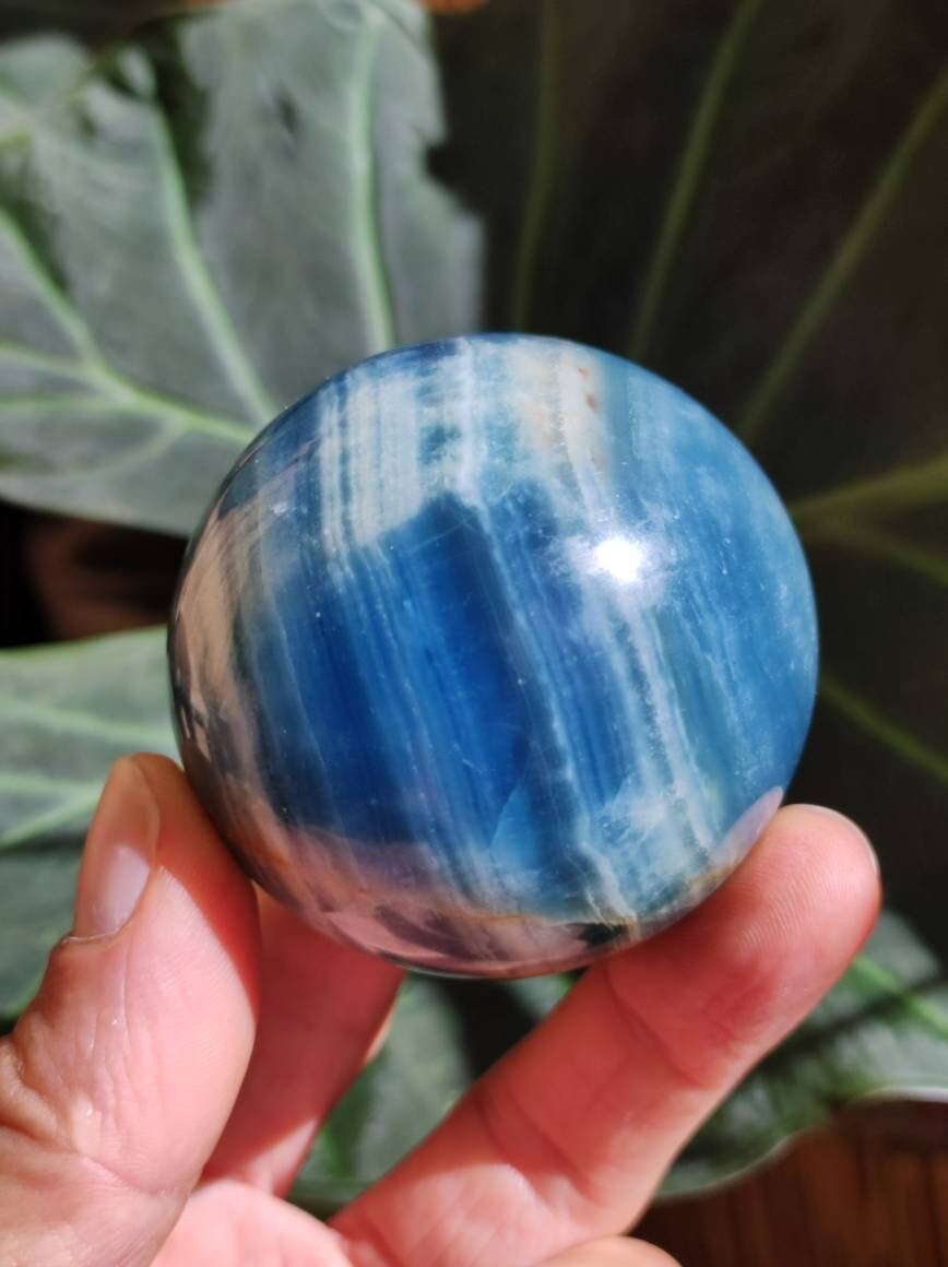 Lemurian Aquatine / Onyx blau / Aragonit Calcit Magische Edelstein Kugel Massage & Deko Sphere Kristall Meditation HIPPIE GOA Heilstein - Art of Nature Berlin