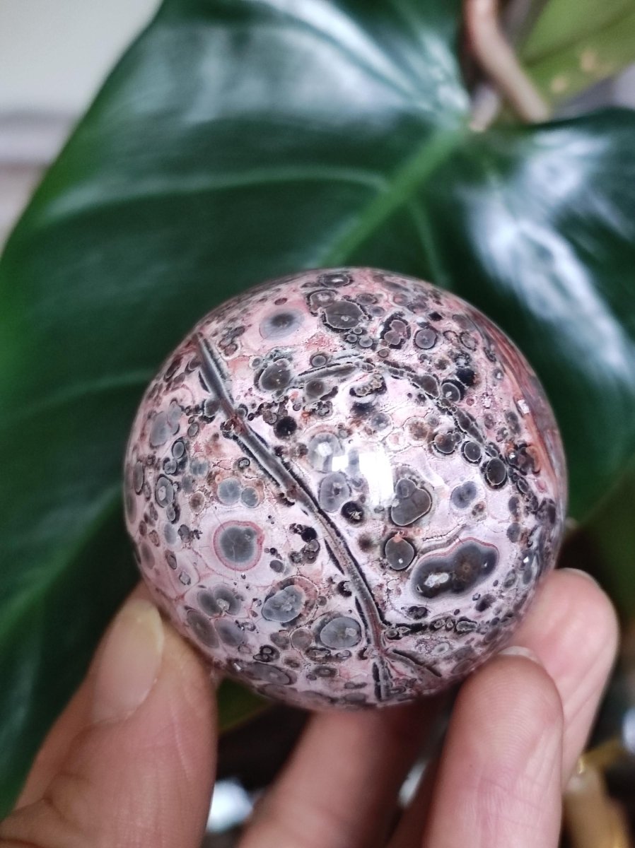 Leoparden Jaspis rot gelb ~ Magische Edelstein Kugel Sammler Deko Kristall Crystal Sphere Meditation Haus Wohnen Energie Chakra Heilstein - Art of Nature Berlin