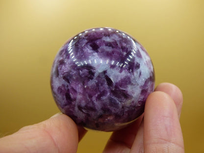 Lepidolith - Edelstein Kugel lila Natur Heilstein Deko Sphere Kristall Geschenk Er Sie Haus Einweihung Wohnung Energie Kraft Sammler Rarität - Art of Nature Berlin