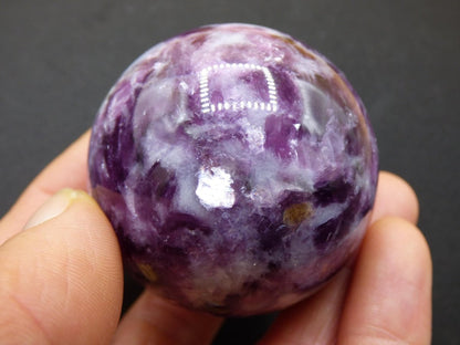 Lepidolith - Edelstein Kugel lila Natur Heilstein Deko Sphere Kristall Geschenk Er Sie Haus Einweihung Wohnung Energie Kraft Sammler Rarität - Art of Nature Berlin