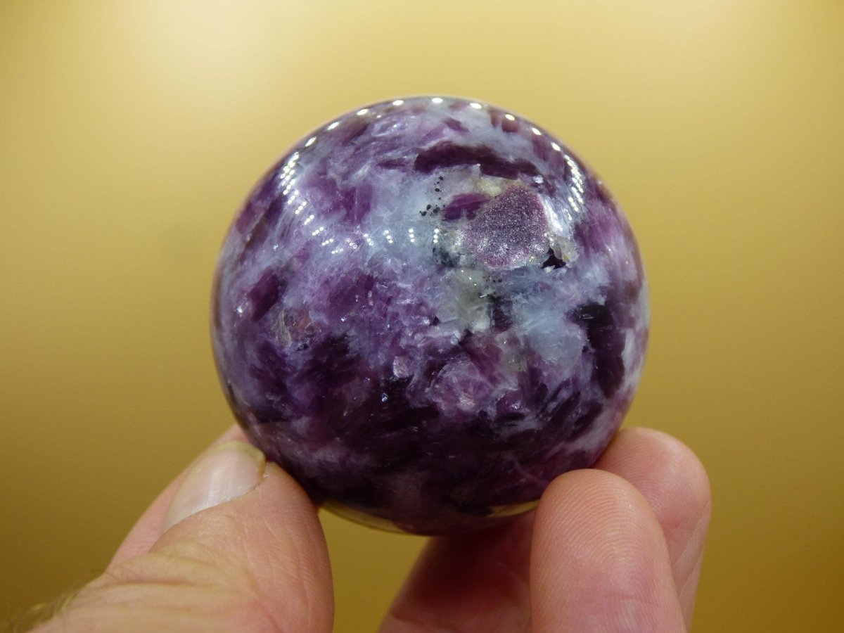 Lepidolith - Edelstein Kugel lila Natur Heilstein Deko Sphere Kristall Geschenk Er Sie Haus Einweihung Wohnung Energie Kraft Sammler Rarität - Art of Nature Berlin