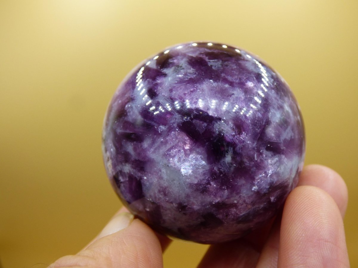 Lepidolith - Edelstein Kugel lila Natur Heilstein Deko Sphere Kristall Geschenk Er Sie Haus Einweihung Wohnung Energie Kraft Sammler Rarität - Art of Nature Berlin