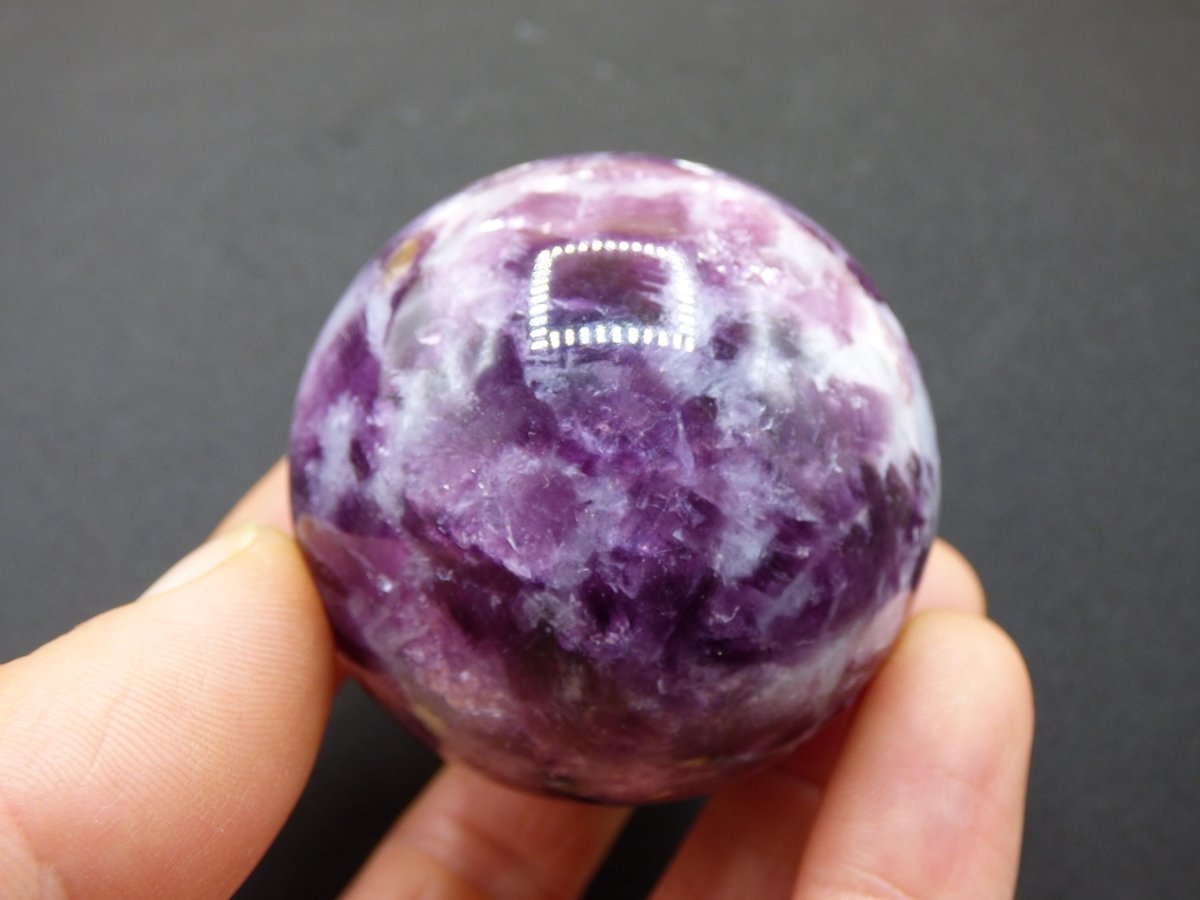 Lepidolith - Edelstein Kugel lila Natur Heilstein Deko Sphere Kristall Geschenk Er Sie Haus Einweihung Wohnung Energie Kraft Sammler Rarität - Art of Nature Berlin