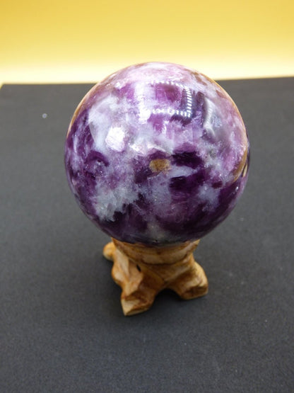 Lepidolith - Edelstein Kugel lila Natur Heilstein Deko Sphere Kristall Geschenk Er Sie Haus Einweihung Wohnung Energie Kraft Sammler Rarität - Art of Nature Berlin