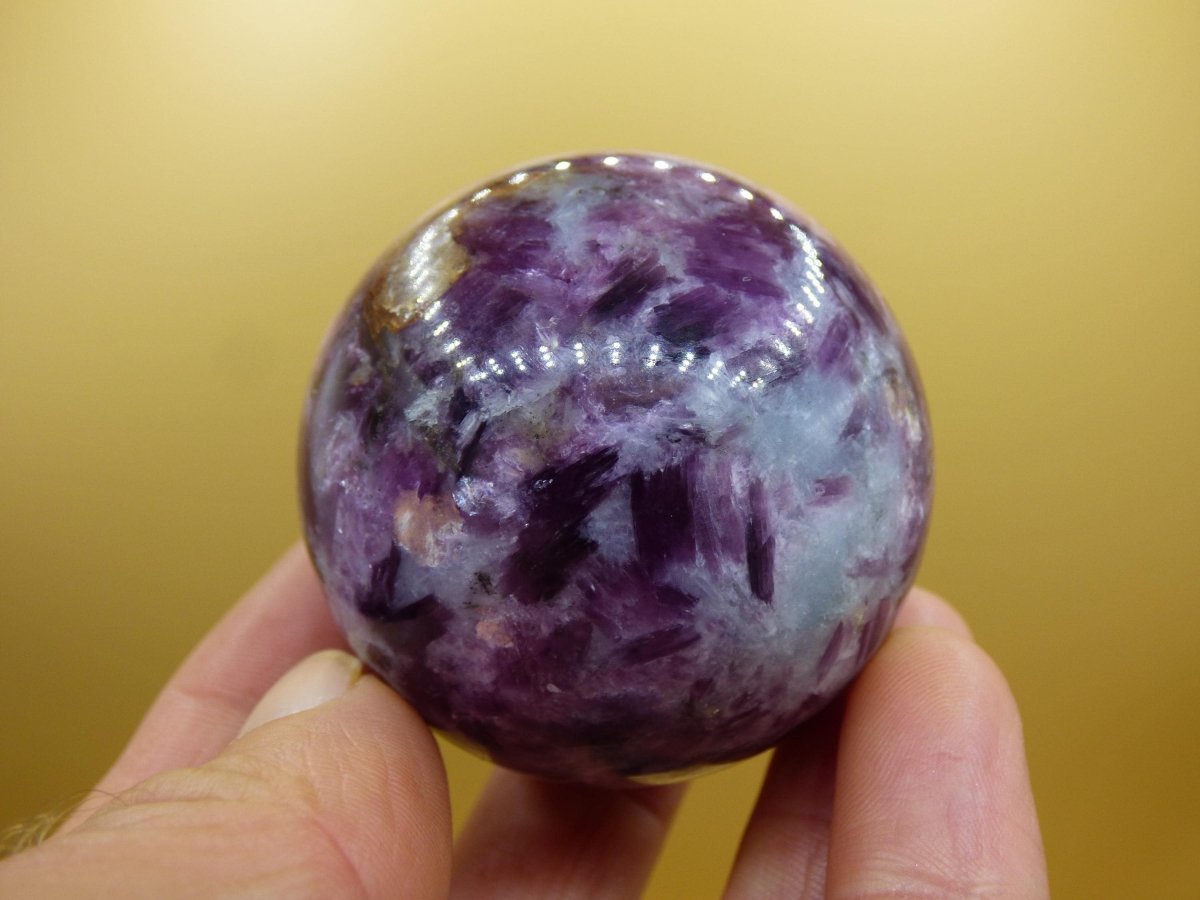 Lepidolith - Edelstein Kugel lila Natur Heilstein Deko Sphere Kristall Geschenk Er Sie Haus Einweihung Wohnung Energie Kraft Sammler Rarität - Art of Nature Berlin