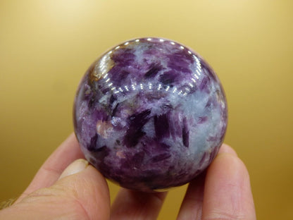Lepidolith - Edelstein Kugel lila Natur Heilstein Deko Sphere Kristall Geschenk Er Sie Haus Einweihung Wohnung Energie Kraft Sammler Rarität - Art of Nature Berlin