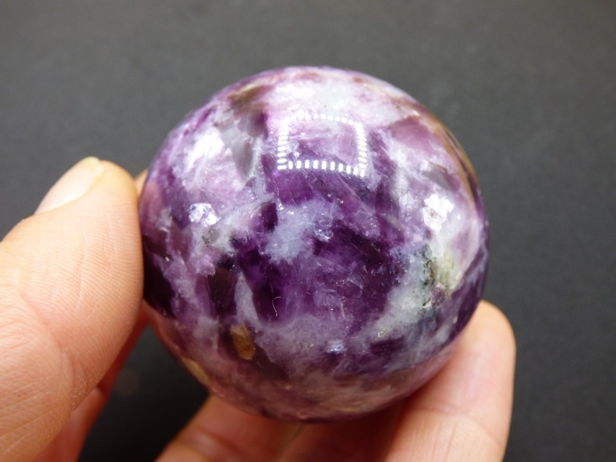 Lepidolith - Edelstein Kugel lila Natur Heilstein Deko Sphere Kristall Geschenk Er Sie Haus Einweihung Wohnung Energie Kraft Sammler Rarität - Art of Nature Berlin