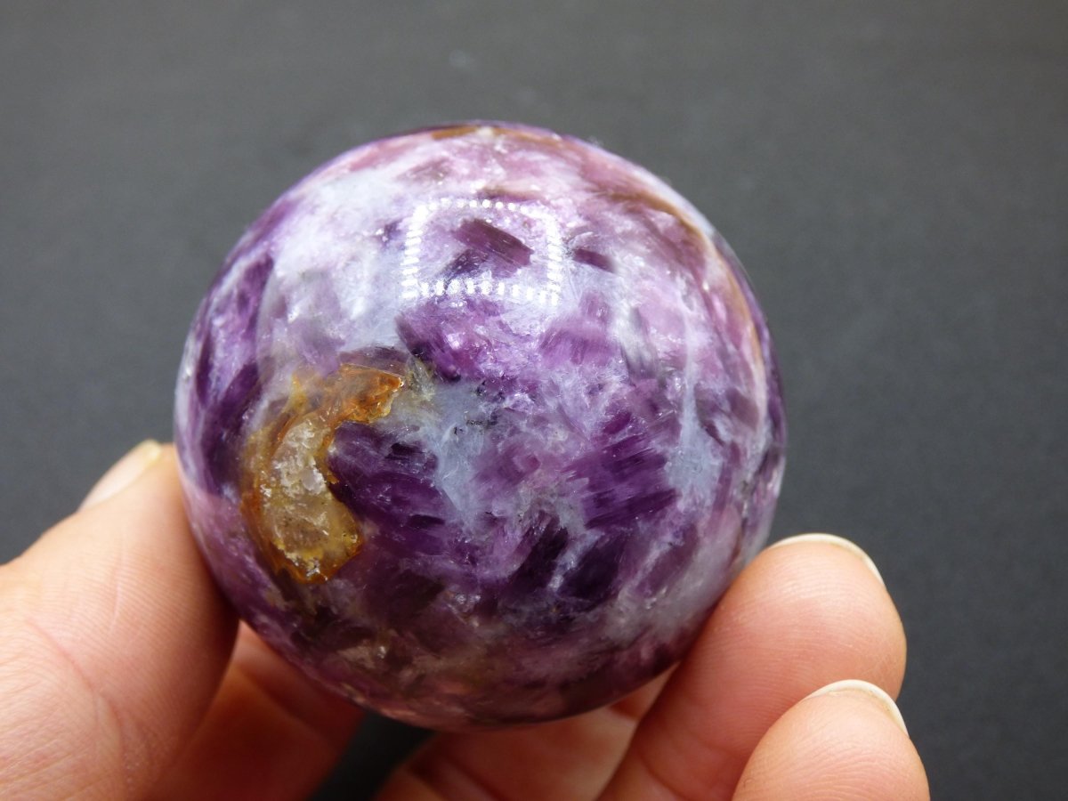 Lepidolith - Edelstein Kugel lila Natur Heilstein Deko Sphere Kristall Geschenk Er Sie Haus Einweihung Wohnung Energie Kraft Sammler Rarität - Art of Nature Berlin