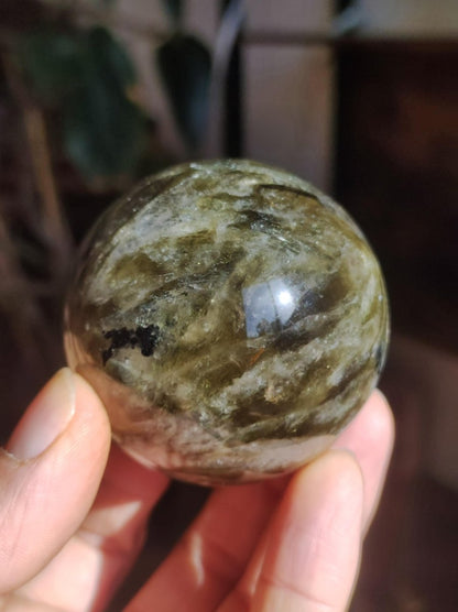 Lepidolith / Grün Mica Glimmer Effekt - Edelstein Kugel Natur Heilstein Deko Sphere Kristall Geschenk Er Sie Haus Sammler Rarität Schimmer - Art of Nature Berlin