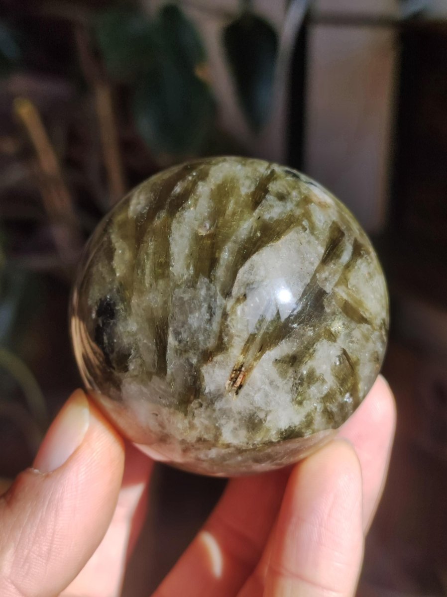 Lepidolith / Grün Mica Glimmer Effekt - Edelstein Kugel Natur Heilstein Deko Sphere Kristall Geschenk Er Sie Haus Sammler Rarität Schimmer - Art of Nature Berlin