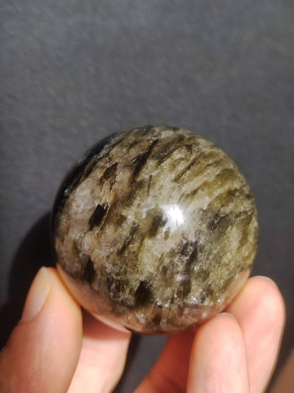 Lepidolith / Grün Mica Glimmer Effekt - Edelstein Kugel Natur Heilstein Deko Sphere Kristall Geschenk Er Sie Haus Sammler Rarität Schimmer - Art of Nature Berlin