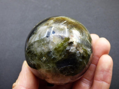 Lepidolith / Grün Mica Glimmer Effekt - Edelstein Kugel Natur Heilstein Deko Sphere Kristall Geschenk Er Sie Haus Sammler Rarität Schimmer - Art of Nature Berlin