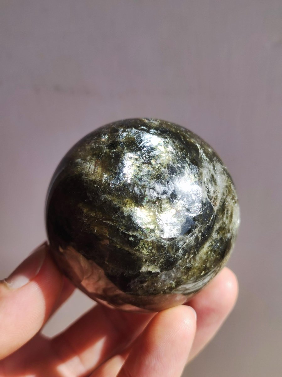 Lepidolith / Grün Mica Glimmer Effekt - Edelstein Kugel Natur Heilstein Deko Sphere Kristall Geschenk Er Sie Haus Sammler Rarität Schimmer - Art of Nature Berlin