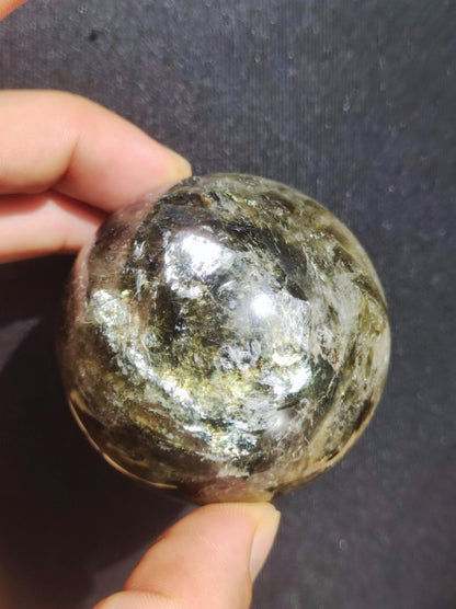 Lepidolith / Grün Mica Glimmer Effekt - Edelstein Kugel Natur Heilstein Deko Sphere Kristall Geschenk Er Sie Haus Sammler Rarität Schimmer - Art of Nature Berlin