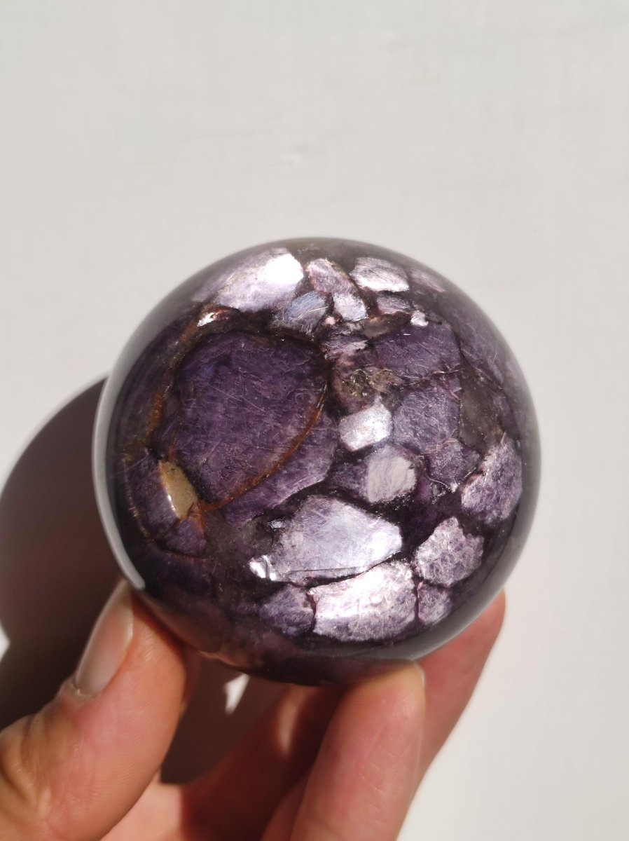 Lepidolith / Purple Mica Glimmer Effekt - Edelstein Kugel lila Natur Heilstein Deko Sphere Kristall Geschenk Er Sie Haus Sammler Rarität - Art of Nature Berlin