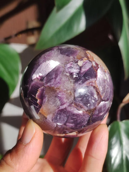 Lepidolith / Purple Mica Glimmer Effekt - Edelstein Kugel lila Natur Heilstein Deko Sphere Kristall Geschenk Er Sie Haus Sammler Rarität - Art of Nature Berlin