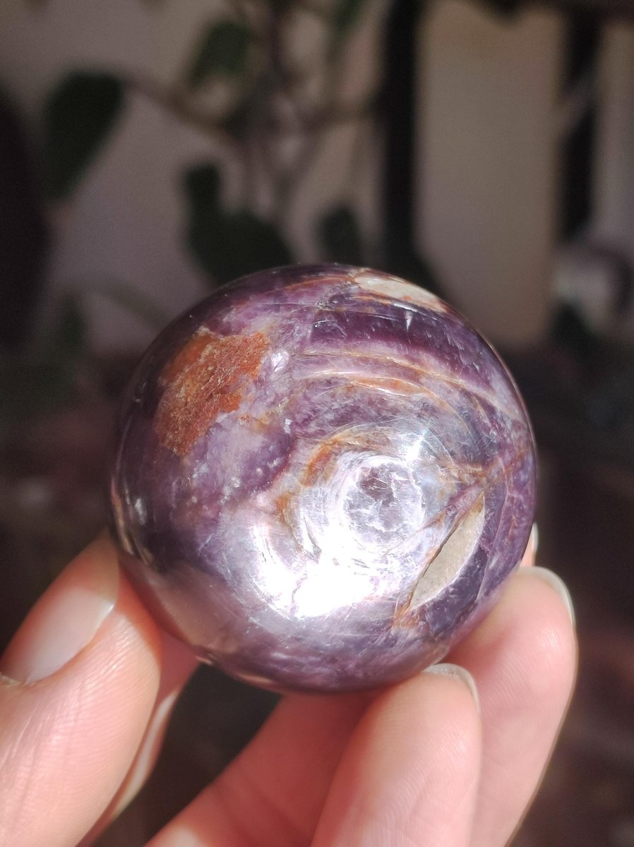 Lepidolith / Purple Mica Glimmer Effekt - Edelstein Kugel lila Natur Heilstein Deko Sphere Kristall Geschenk Er Sie Haus Sammler Rarität - Art of Nature Berlin