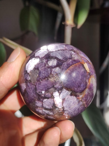 Lepidolith / Purple Mica Glimmer Effekt - Edelstein Kugel lila Natur Heilstein Deko Sphere Kristall Geschenk Er Sie Haus Sammler Rarität - Art of Nature Berlin
