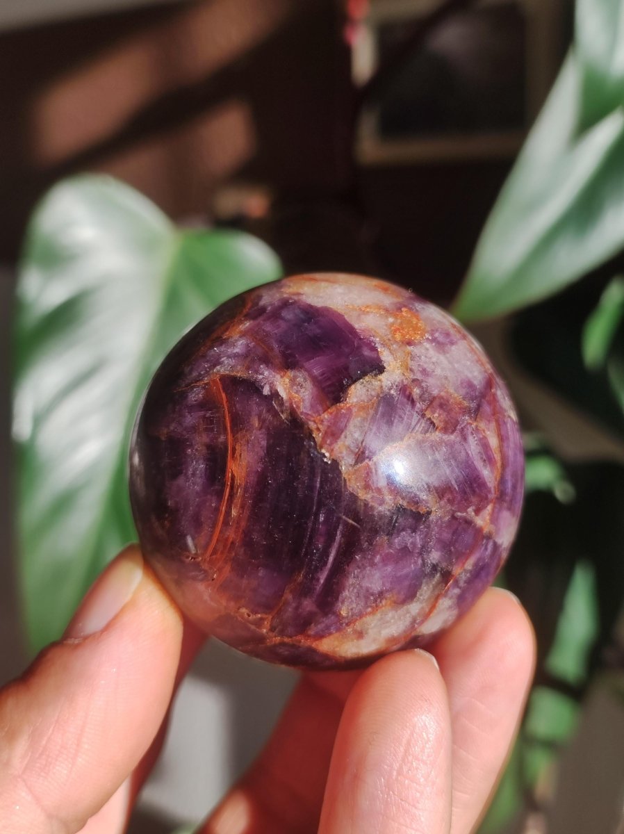 Lepidolith / Purple Mica Glimmer Effekt - Edelstein Kugel lila Natur Heilstein Deko Sphere Kristall Geschenk Er Sie Haus Sammler Rarität - Art of Nature Berlin