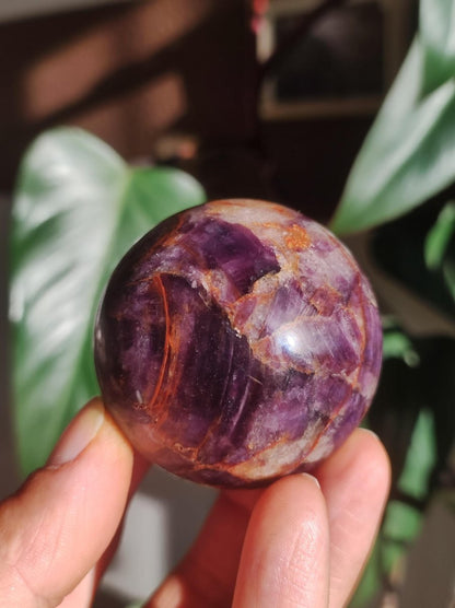 Lepidolith / Purple Mica Glimmer Effekt - Edelstein Kugel lila Natur Heilstein Deko Sphere Kristall Geschenk Er Sie Haus Sammler Rarität - Art of Nature Berlin